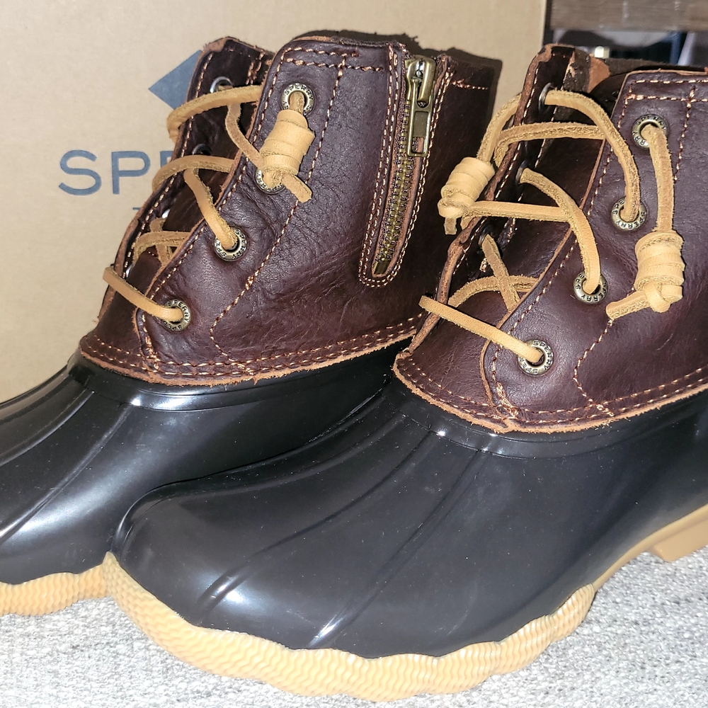 NEW Sperry Women's Saltwater Tan/Dk Brown Duck Boots with Box.